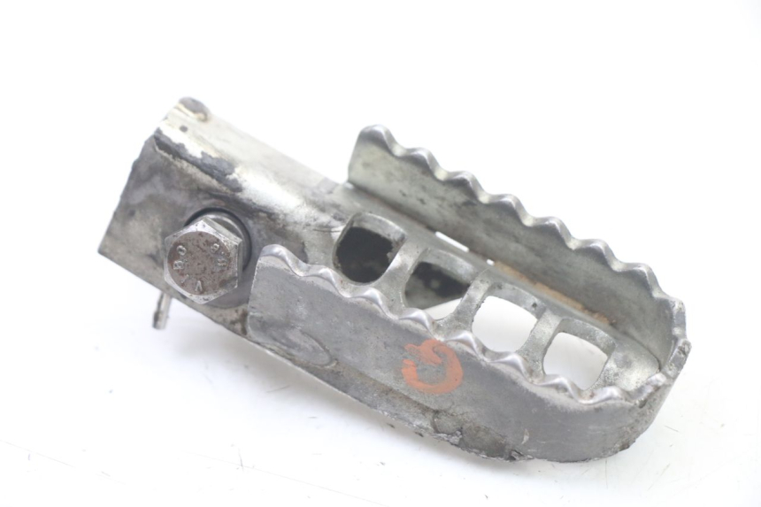 photo de FRONT LEFT FOOTREST DERBI SENDA SM DRD X-TREME 50 (2011 - 2017)