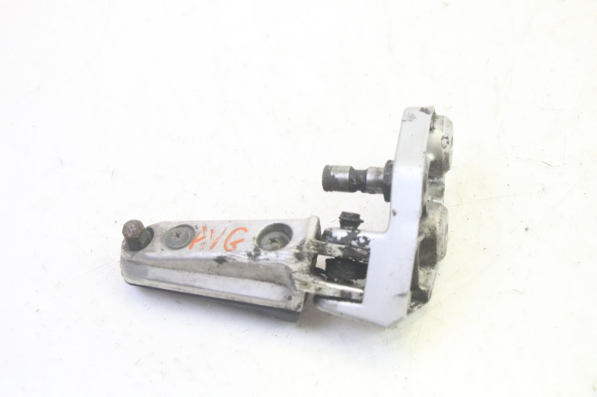 photo de FRONT LEFT FOOTREST SUZUKI DL V STROM 1000 (2002 - 2007) - Fixing points details