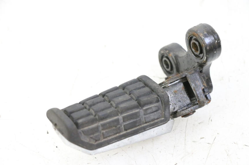photo de FRONT LEFT FOOTREST YAMAHA FJ 36Y 1100 (1984 - 1985)