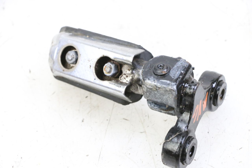 photo de FRONT LEFT FOOTREST YAMAHA FJ 36Y 1100 (1984 - 1985)