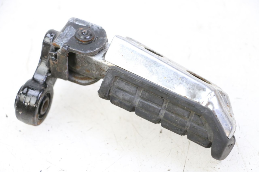 photo de FRONT LEFT FOOTREST YAMAHA FJ 36Y 1100 (1984 - 1985)