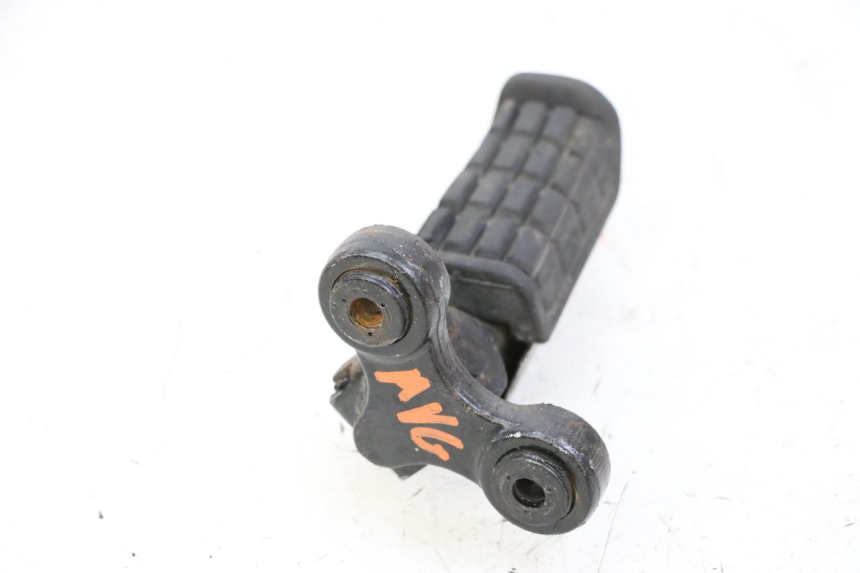 photo de FRONT LEFT FOOTREST YAMAHA FJ 36Y 1100 (1984 - 1985)