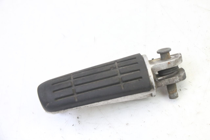 photo de FRONT LEFT FOOTREST YAMAHA FZ6 FAZER S2 600 (2007 - 2011)