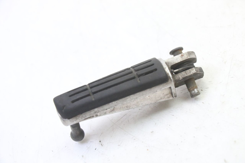 photo de FRONT LEFT FOOTREST YAMAHA FZ6 FAZER S2 600 (2007 - 2011)