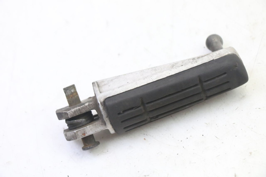 photo de FRONT LEFT FOOTREST YAMAHA FZ6 FAZER S2 600 (2007 - 2011)