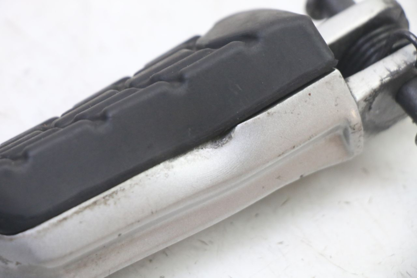 photo de FRONT LEFT FOOTREST BMW G310 R 310 (2016 - 2020)