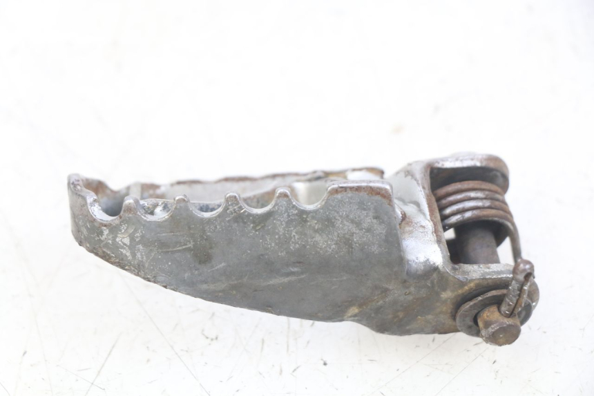 photo de LEFT FRONT FOOTREST HONDA CR 80 (2001 - 2003)
