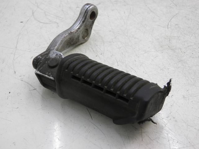 photo de FRONT LEFT FOOTREST SUZUKI TU X TUX VOLTY 125 (1999 - 2001)