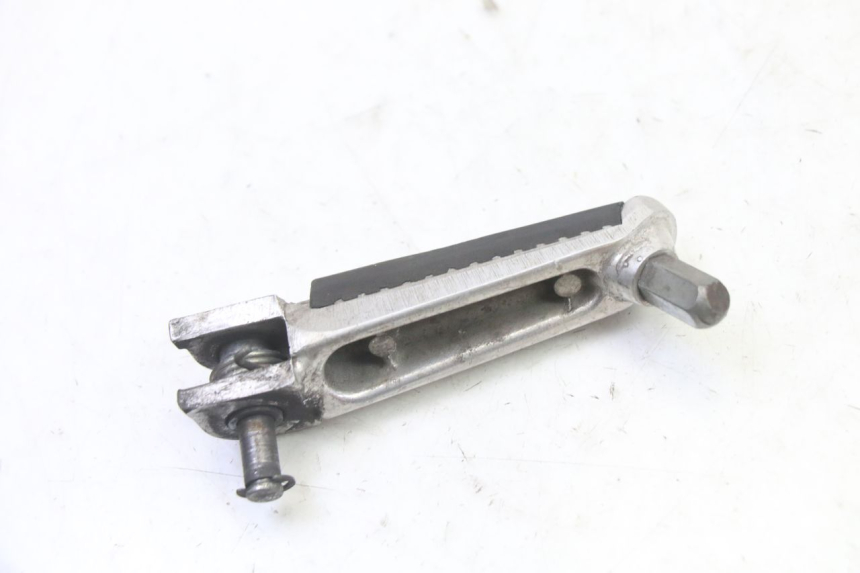 photo de FRONT LEFT FOOTREST SUZUKI SV S 650 (2003 - 2009)