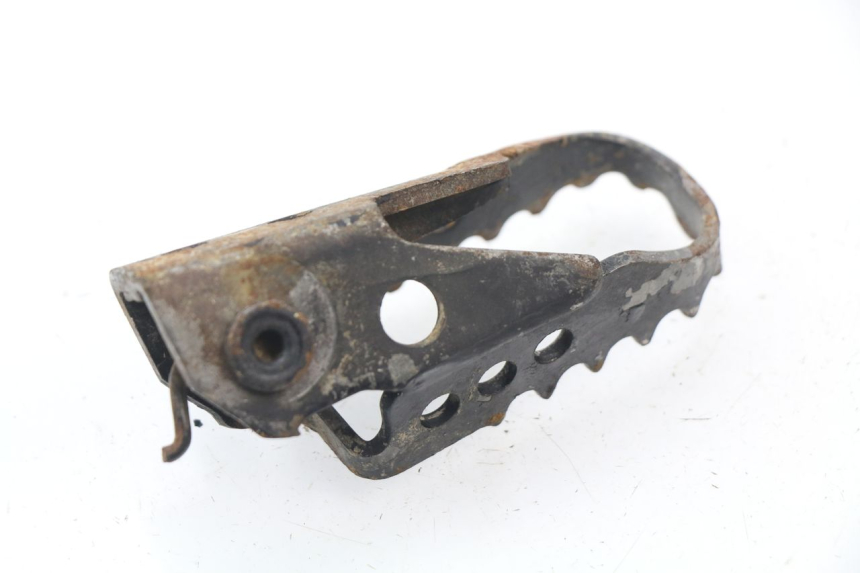 photo de FRONT LEFT FOOTREST YAMAHA TTR 125 (2000 - 2020)