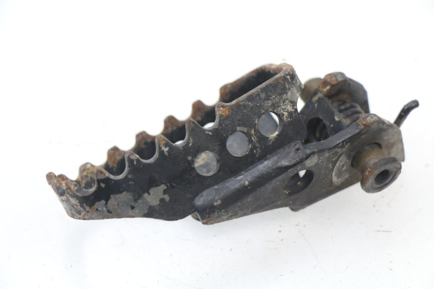 photo de FRONT LEFT FOOTREST YAMAHA TTR 125 (2000 - 2020)