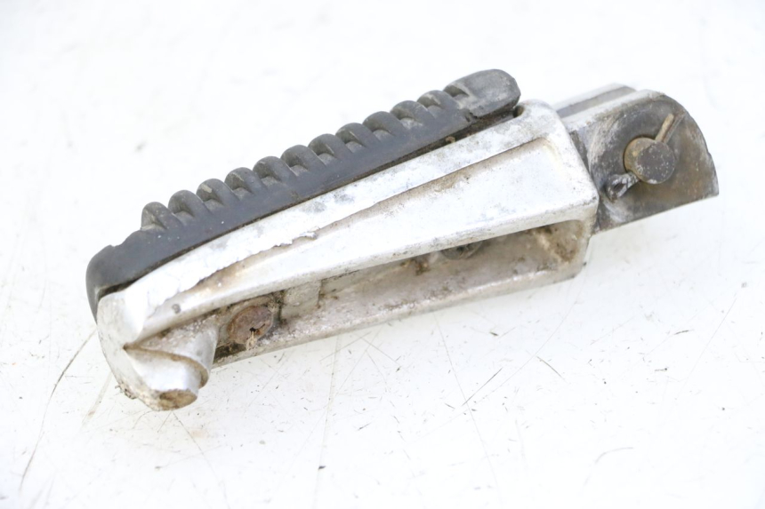 photo de FRONT LEFT FOOTREST YAMAHA XJN DIVERSION 600 (2000 - 2003)
