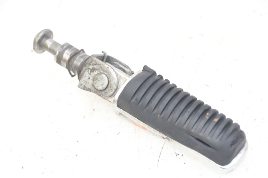 photo de LEFT FRONT FOOTREST YAMAHA FZS FAZER 600 (2001 - 2003)