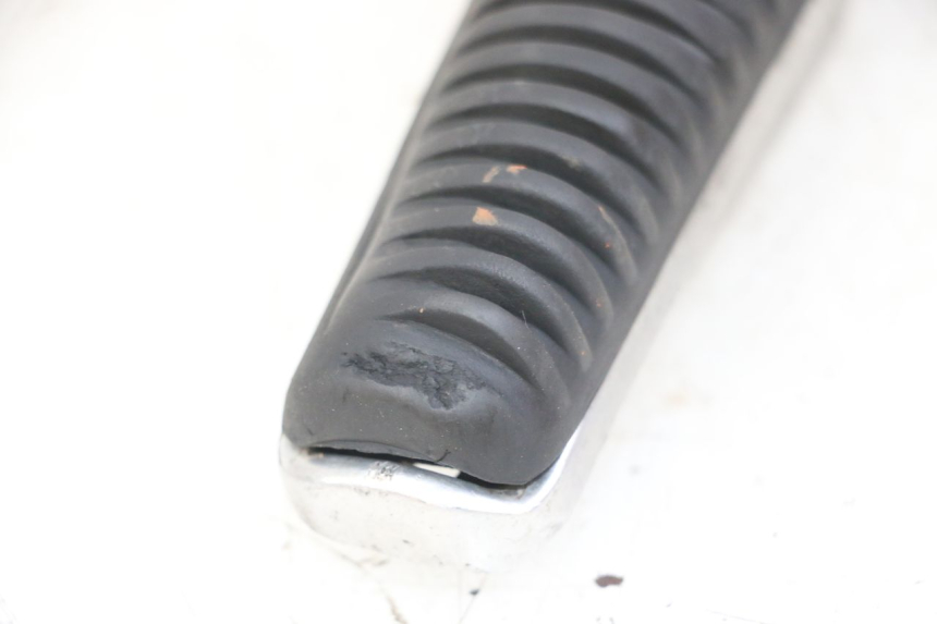 photo de LEFT FRONT FOOTREST YAMAHA FZS FAZER 600 (2001 - 2003)