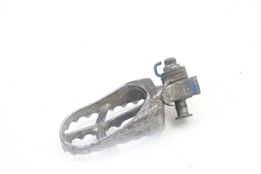 photo de FRONT LEFT FOOTREST YAMAHA YZ 125 (1998 - 2005)
