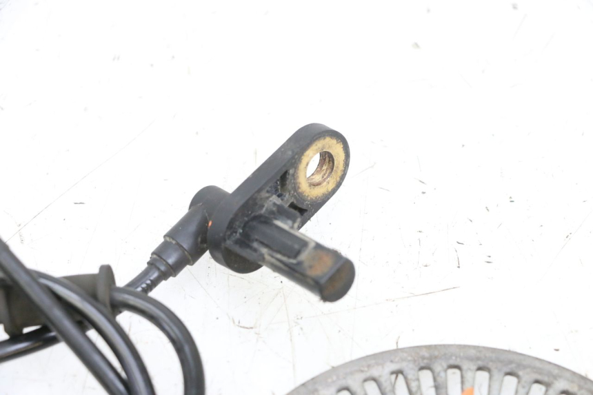 photo de FRONT ABS SENSOR SUZUKI BURGMAN 650 (2013 - 2020)