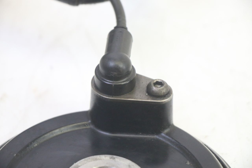 photo de FRONT ABS SENSOR YAMAHA FJR ABS 1300 (2006 - 2012) - Alternative perspective