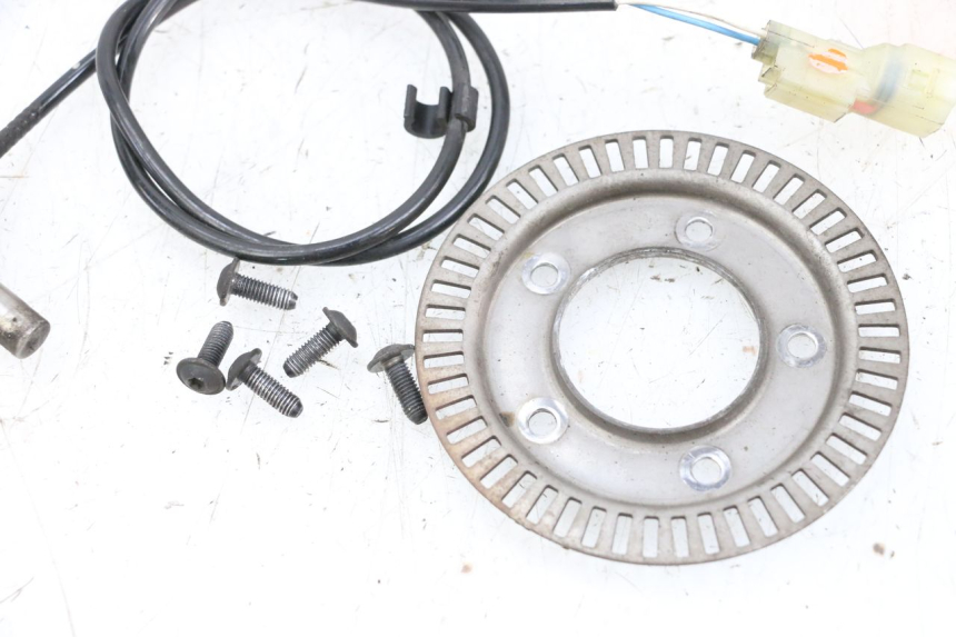 photo de FRONT ABS SENSOR PEUGEOT SATELIS 125 (2013 - 2018) - Technical close-up