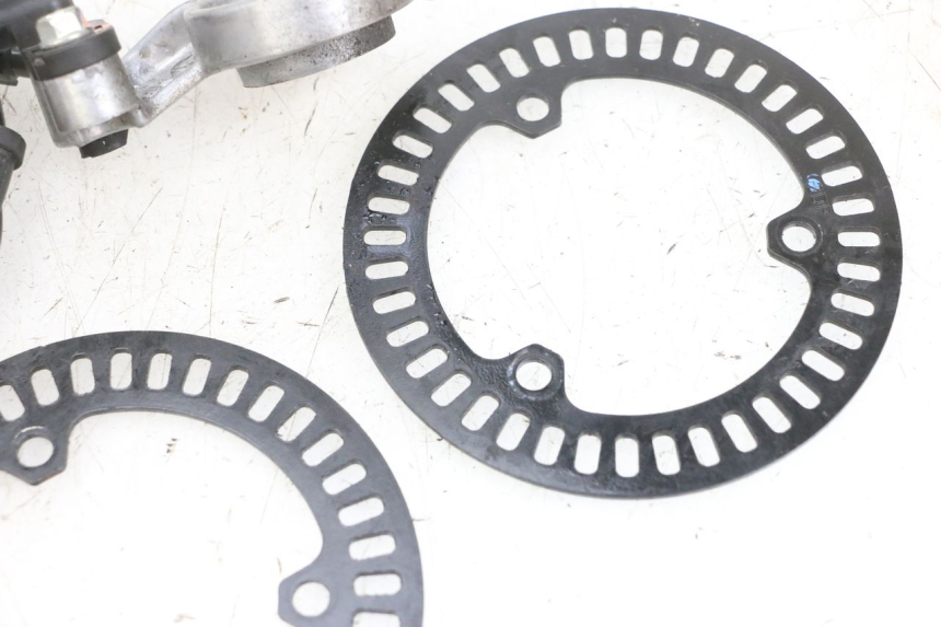 photo de FRONT ABS SENSOR YAMAHA TRICITY 300 (2020 - 2024) - Fixing points details