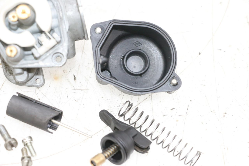 photo de CARBURETOR MBK BOOSTER SPIRIT NAKED 50 (2004 - 2017) - Detailed visual inspection