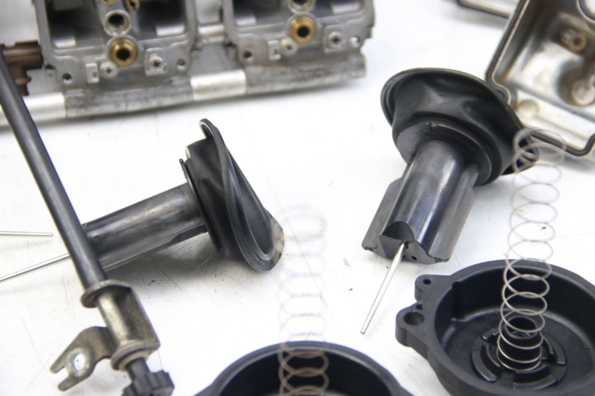 photo de CARBURETOR YAMAHA FZS FAZER 600 (2001 - 2003)