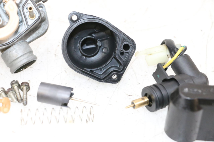 photo de CARBURETOR PEUGEOT KISBEE 2T 50 (2010 - 2017) - Distinctive features