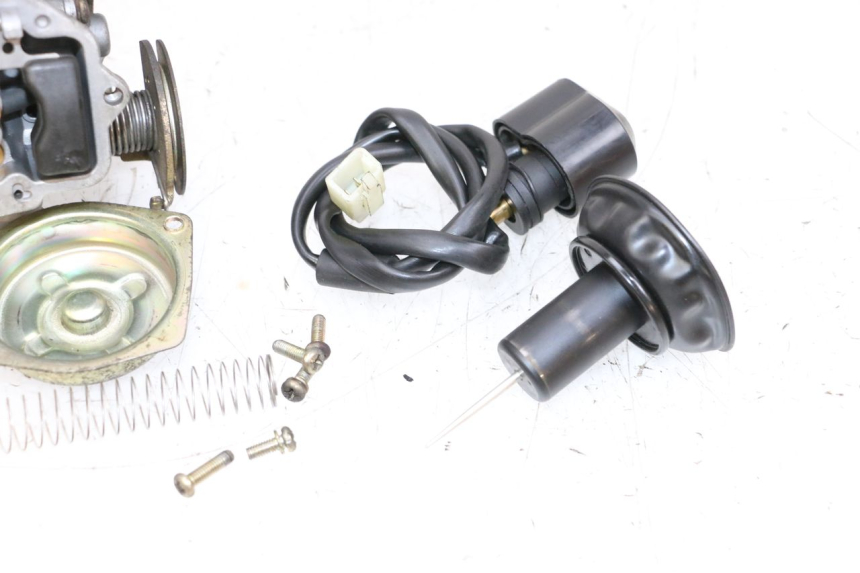 photo de CARBURETOR PEUGEOT KISBEE 4T 50 (2010 - 2017) - Distinctive features