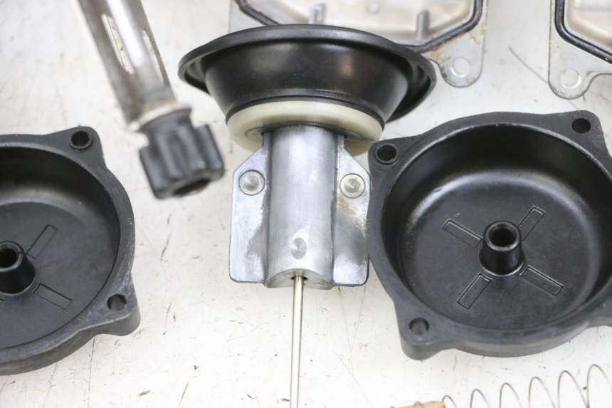 photo de CARBURETOR KAWASAKI ZR 7 750 (1999 - 2001) - Surface and material condition