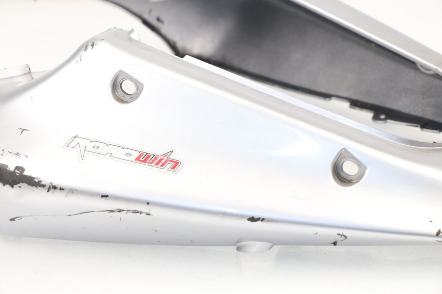 photo de REAR PANEL DAELIM VJ ROADWIN 125 (2004 - 2007)