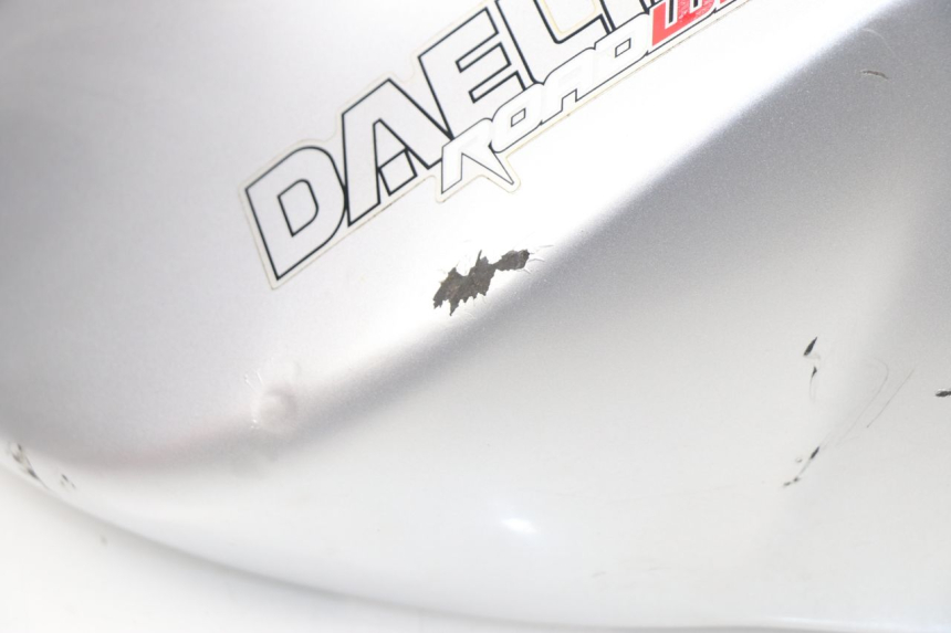 photo de FUEL TANK PANEL DAELIM VJ ROADWIN 125 (2004 - 2007)