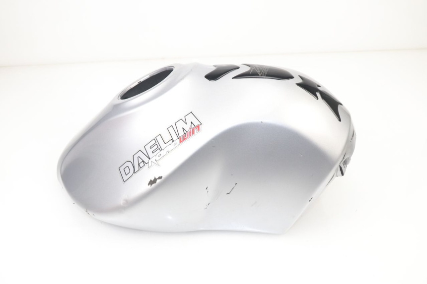 photo de FUEL TANK PANEL DAELIM VJ ROADWIN 125 (2004 - 2007)
