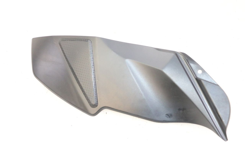 photo de RIGHT TANK FAIRING SUZUKI GSR 750 (2011 - 2017)