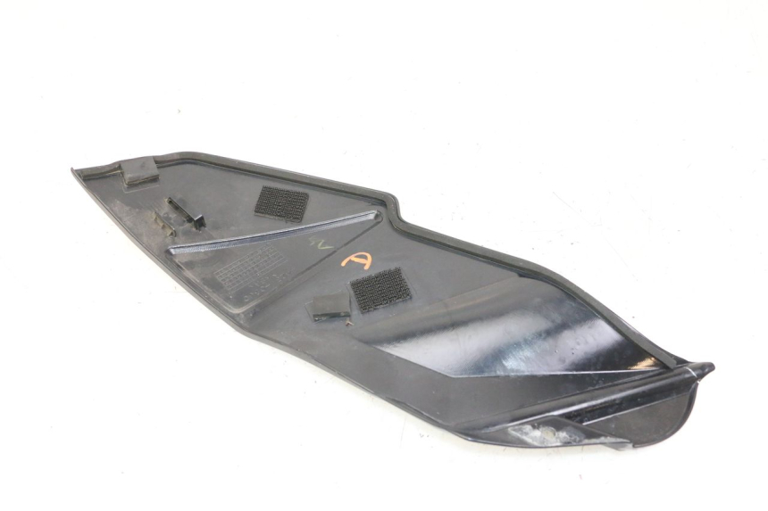photo de RIGHT TANK FAIRING SUZUKI GSR 750 (2011 - 2017)