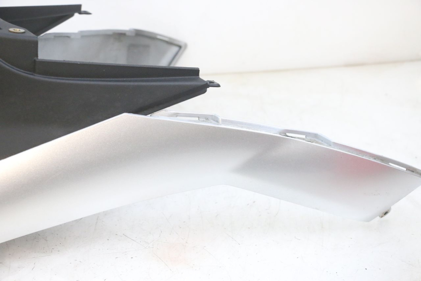 photo de FAIRING TANK PIAGGIO MP3 RL 250 (2007 - 2010) - Distinctive features