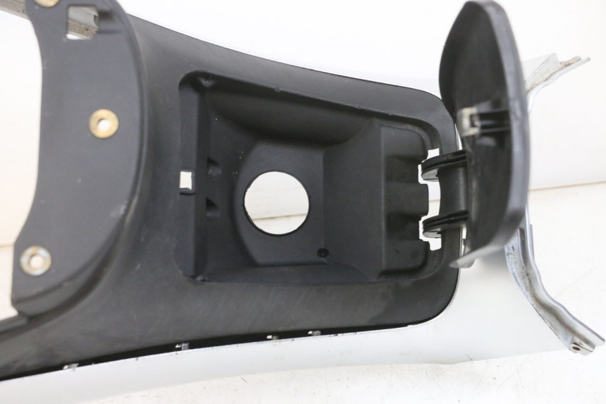 photo de FAIRING TANK PIAGGIO MP3 RL 250 (2007 - 2010) - Focus on structure