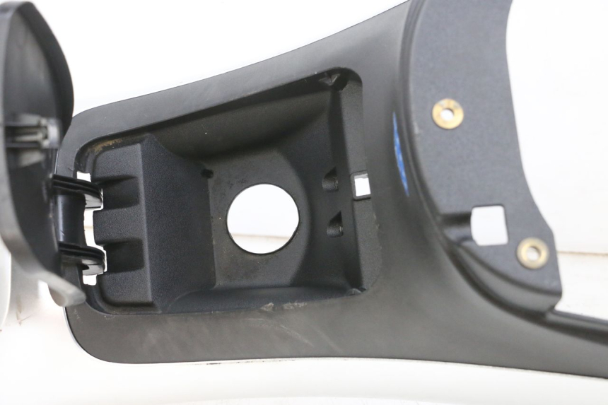 photo de FAIRING TANK PIAGGIO MP3 RL 250 (2006 - 2010) - High-resolution close-up