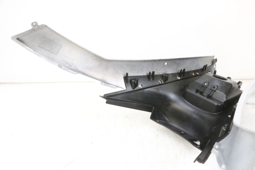 photo de FAIRING TANK PIAGGIO MP3 RL 250 (2006 - 2010) - Alternative perspective