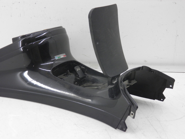 photo de FUEL TANK PANEL PIAGGIO XEVO - X EVO 125 (2010 - 2015)