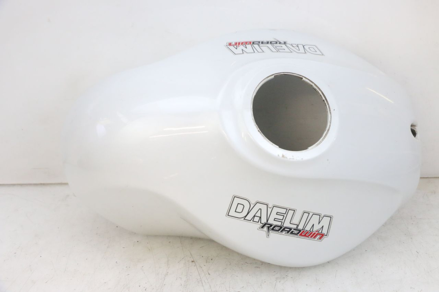 photo de FUEL TANK FAIRING DAELIM VJ ROADWIN FI 125 (2008 - 2017) - Zoom on usage condition