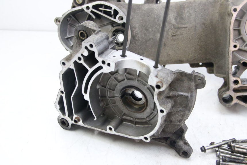 photo de ENGINE LOWER CASING APRILIA SCARABEO 4T 50 (2009 - 2017)