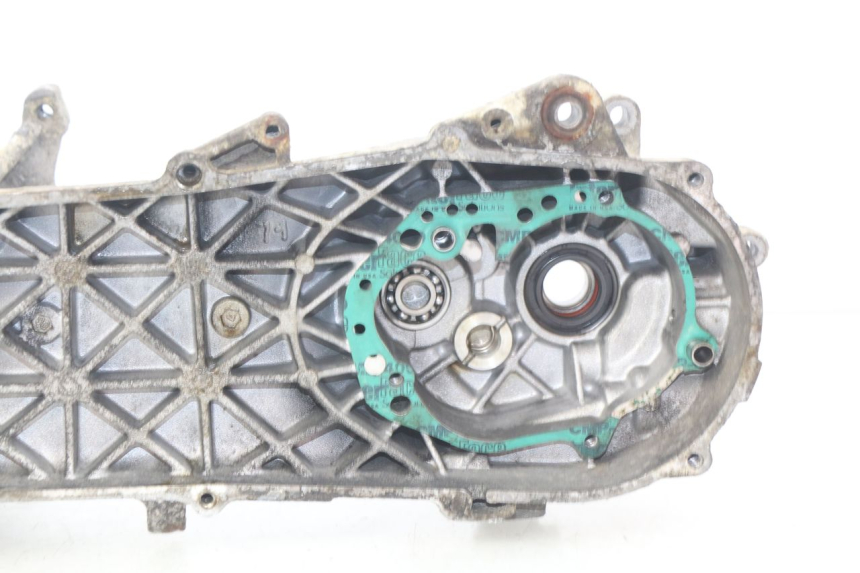 photo de ENGINE LOWER CASING PEUGEOT ELYSTAR 50 (2002 - 2014)