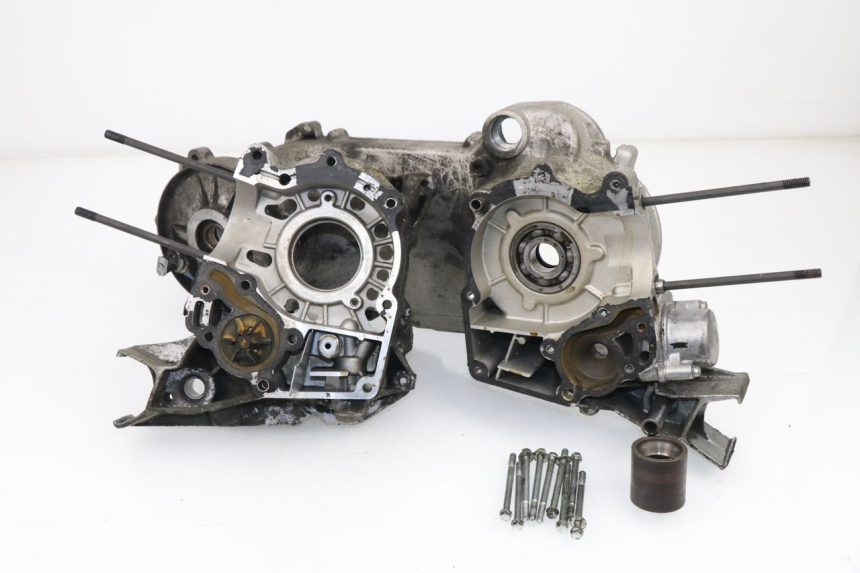 photo de ENGINE CRANKCASE PEUGEOT ELYSEO 125 (1999 - 2004)