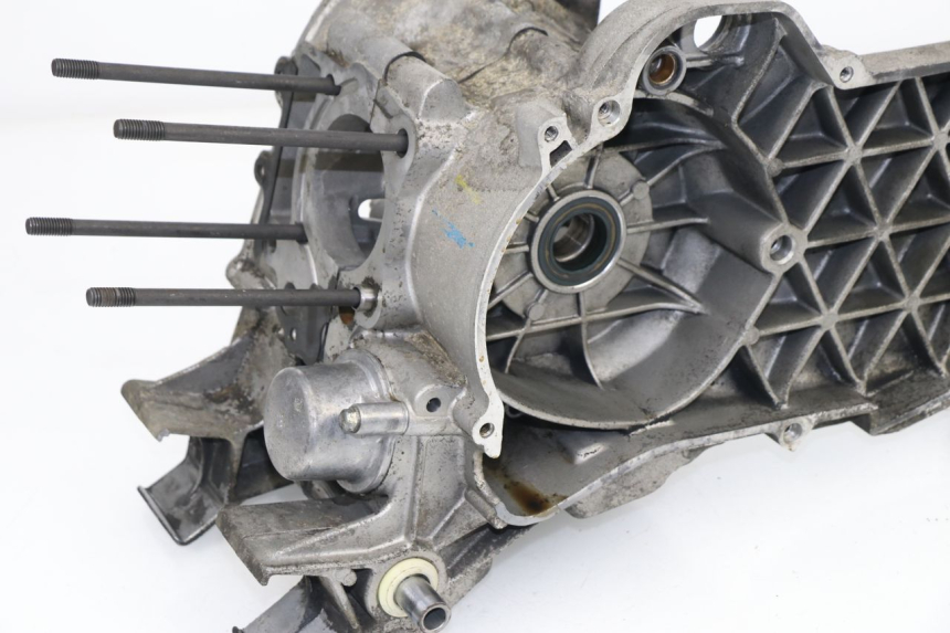 photo de ENGINE CRANKCASE PEUGEOT ELYSEO 125 (1999 - 2004)