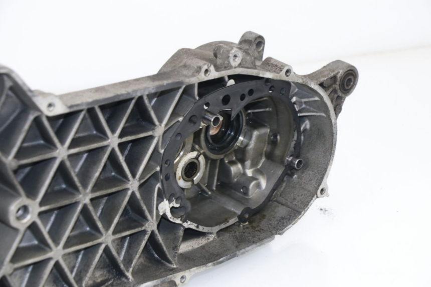 photo de ENGINE CRANKCASE PEUGEOT ELYSEO 125 (1999 - 2004)