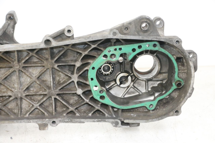 photo de ENGINE LOWER CASING PEUGEOT ELYSTAR 50 (2002 - 2014)