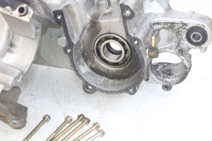 photo de ENGINE LOWER CASING PEUGEOT SV 125 (1991 - 1994)