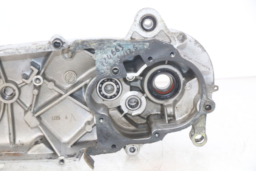 photo de ENGINE LOWER CASING PEUGEOT SV 125 (1991 - 1994)