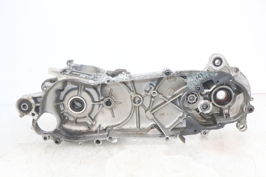 photo de ENGINE LOWER CASING PEUGEOT SV 125 (1991 - 1994)