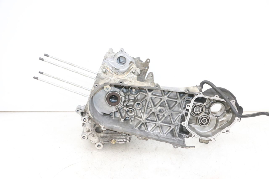 photo de ENGINE BOTTOM CASE DAELIM S1 125 (2007 - 2016) - Main view