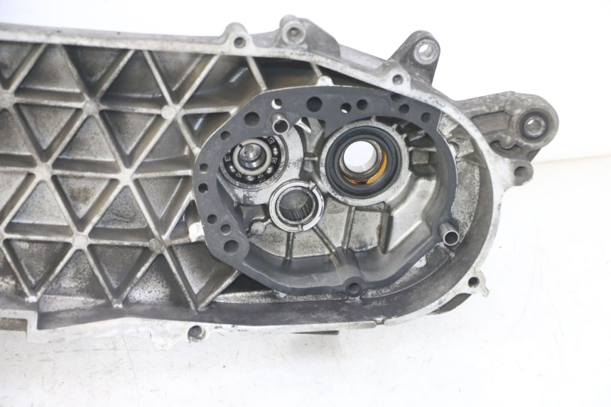 photo de ENGINE CRANKCASE PEUGEOT SATELIS 125 (2013 - 2018)